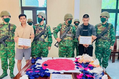 Bắt hai đối tượng vận chuyển 24.000 viên hồng phiến