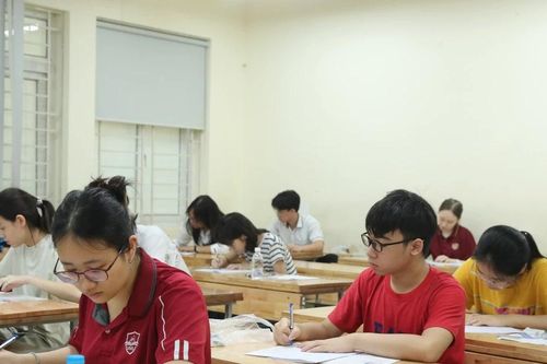 Đặt nguyện vọng lớp 10 ở Hà Nội như chơi 'chứng khoán', phụ huynh liên tục thay đổi, tháo chạy