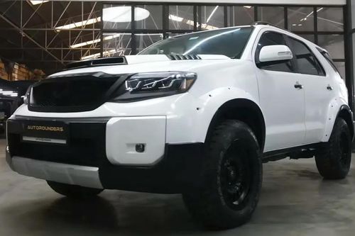 Toyota Fortuner 10 năm tuổi 'lột xác' với body kit lấy cảm hứng từ Prado