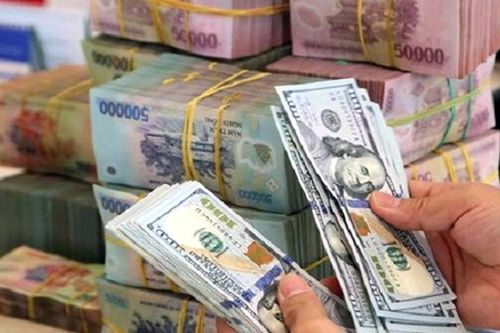 Vạch trần thủ đoạn của hai đối tượng thuê người gom ngoại tệ bán 'chợ đen'