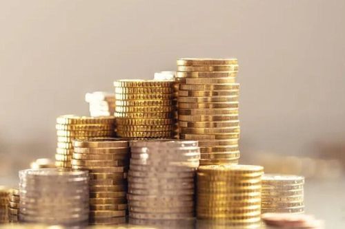 Hai người đi bộ phát hiện 'kho báu' tiền, vàng trị giá 8,6 tỷ đồng