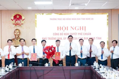 Thường trực HĐND tỉnh Nghệ An công bố các nghị quyết phê chuẩn công tác cán bộ