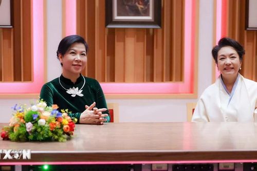 Phu nhân Tổng Bí thư, Chủ tịch nước Tô Lâm thăm Nhà hát lớn Quốc gia Trung Quốc