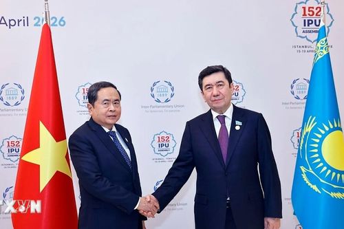 Chủ tịch Quốc hội Trần Thanh Mẫn tiếp Chủ tịch Hạ viện Kazakhstan