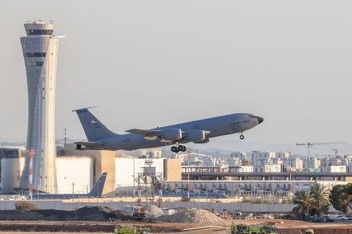 Nhân viên sân bay Ben-Gurion bị sa thải vì chụp ảnh máy bay quân sự Mỹ