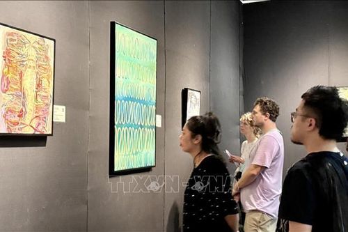Triển lãm 'Cội nguồn' - sự giao thoa giữa văn hóa và tinh thần nghệ thuật Đông - Tây