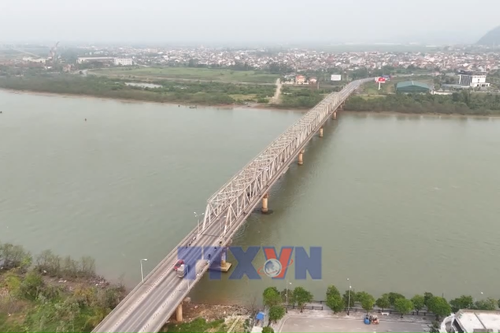 Hà Tĩnh lắp đặt lưới an toàn, đèn LED mỹ thuật tại cầu Bến Thủy 1