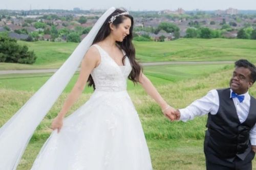 Kỹ sư cao 1m20 cưới 'chân dài' 1m63, bí mật 5 chữ khiến ai cũng bất ngờ