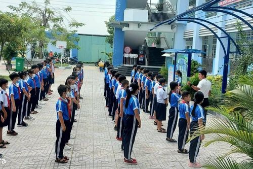 Hội Bảo vệ Quyền Trẻ em TPHCM đề nghị xác minh vụ giáo viên buộc học sinh dùng kim tiêm đâm vào tay