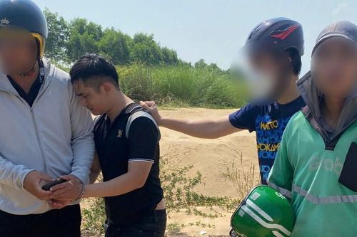 Bắt tạm giam đối tượng cướp điện thoại của tài xế Grab Bike