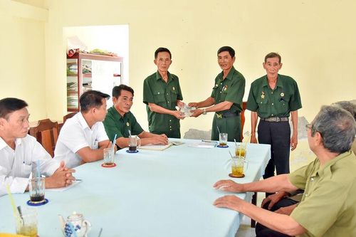 Học Bác từ những điều giản dị