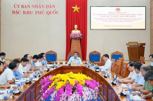 Phó Chủ tịch UBND tỉnh An Giang Ngô Công Thức làm việc với Tổ Công tác đặc biệt tại Phú Quốc