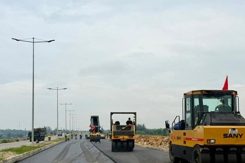 Công trường vượt khó