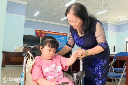 Lan tỏa yêu thương đến trẻ em điều trị phục hồi chức năng