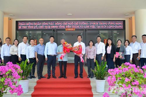 Bí thư Tỉnh ủy Đồng Tháp Ngô Chí Cường thăm và làm việc với các doanh nghiệp Khu công nghiệp Long Giang