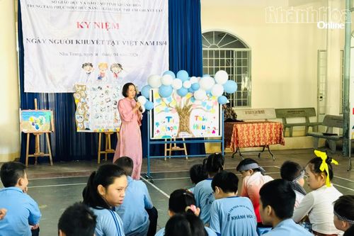 Trung tâm Phục hồi chức năng - Giáo dục trẻ em khuyết tật kỷ niệm Ngày Người khuyết tật Việt Nam