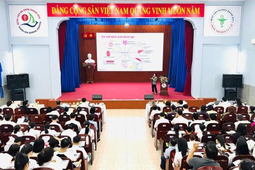 Gần 250 chuyên gia, y, bác sĩ tham gia hội thảo khoa học về điều trị tăng huyết áp và đái tháo đường