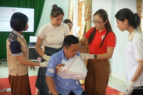 210 học viên được tập huấn sơ cấp cứu ban đầu