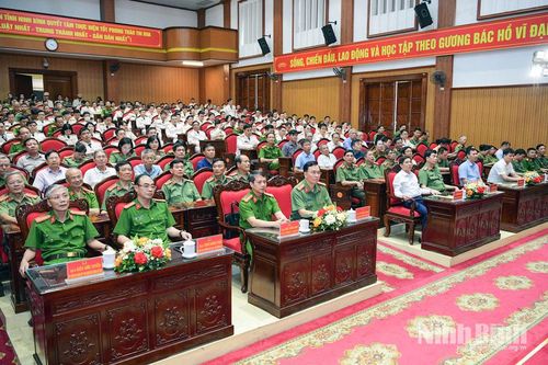 Gặp mặt kỷ niệm 80 năm Ngày truyền thống các lực lượng Công an nhân dân
