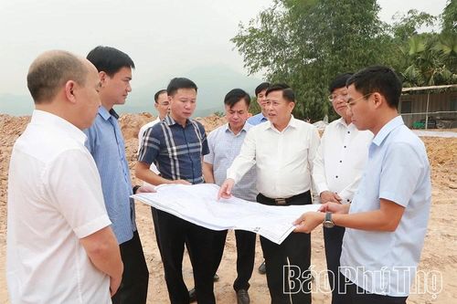 Phó Chủ tịch UBND tỉnh Đinh Công Sứ kiểm tra tiến độ các dự án khắc phục hậu quả thiên tai