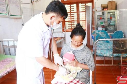 Xím Vàng quan tâm chăm sóc sức khỏe bà mẹ và trẻ em