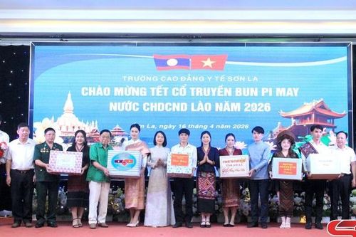 Trường Cao đẳng Y tế Sơn La tổ chức Tết Bunpimay cho lưu học sinh Lào