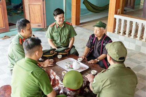 Phát huy vai trò người có uy tín trong giữ vững an ninh cơ sở