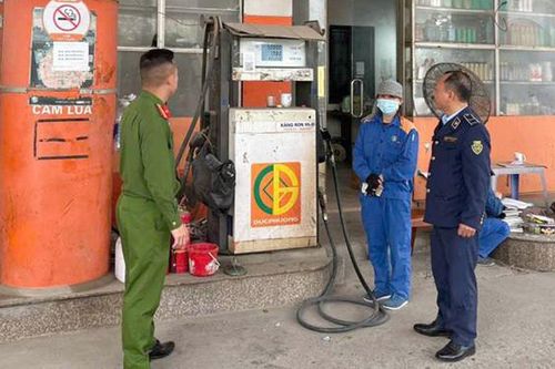 Hà Nội: Công an phát hiện một số cây xăng chỉ bán tối đa 300.000 đồng/lượt cho ô tô
