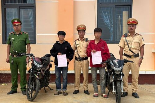 Phạt hơn 26 triệu đồng, tịch thu hai xe máy của nhóm thanh thiếu niên tụ tập đua xe