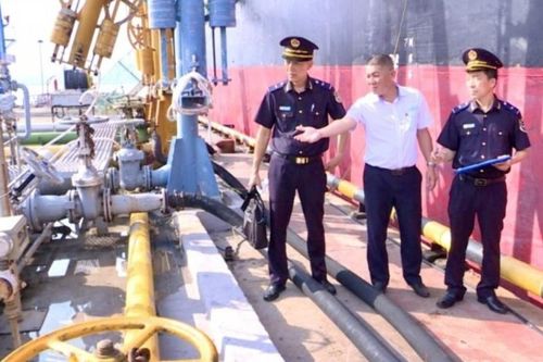 Hải quan triển khai áp dụng mức thuế mới với xăng dầu từ ngày 16/4