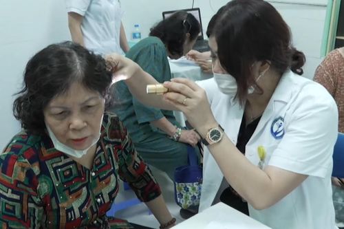 Phường Yên Hòa khám sức khỏe miễn phí cho người cao tuổi