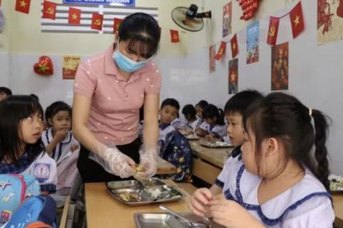 TPHCM: Một số trường học dừng tổ chức bữa ăn bán trú sau sự cố học sinh ngộ độc