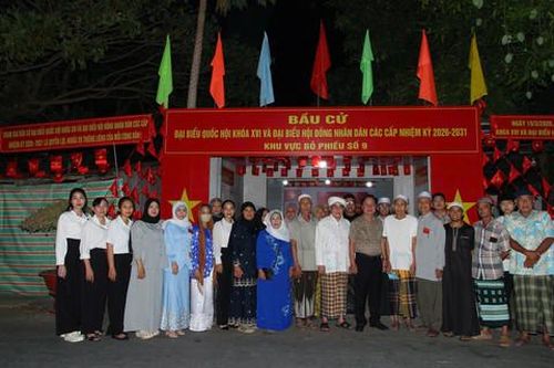 Làng Chăm ơn Đảng, nhớ Bác Hồ: Bài 2: Ý Đảng - lòng Dân hòa quyện
