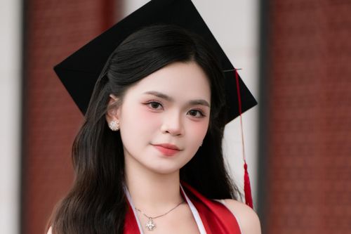 10X Ngoại thương tốt nghiệp xuất sắc, là đồng tác giả bài báo khoa học Scopus Q2
