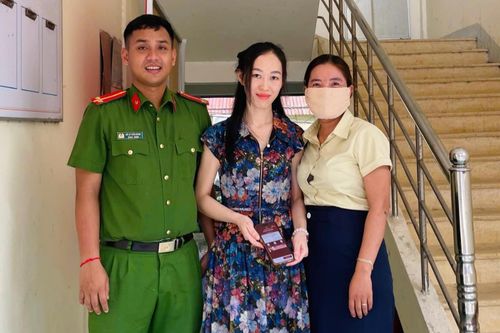 Khách mua thuốc chuyển nhầm 90 triệu đồng, chủ quầy nhờ công an hỗ trợ trả lại