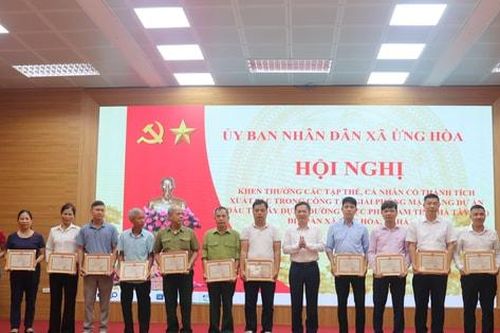 Xã Ứng Hòa khen thưởng 28 tập thể, cá nhân xuất sắc trong giải phóng mặt bằng
