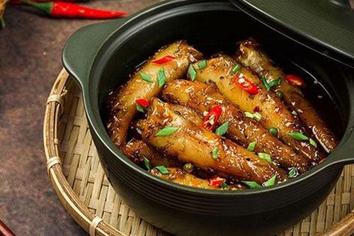 Bí mật món cá kho tuyệt đỉnh: Tại sao yếu tố này trong gian bếp lại tỷ lệ thuận với thành công bên ngoài?