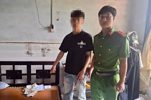 Cướp giật tiền trên tay cụ ông 72 tuổi, thanh niên 18 tuổi bị bắt sau hơn 12 giờ gây án