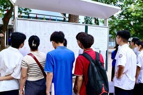 Trường THPT nào ở Hà Nội đang dẫn đầu số nguyện vọng lớp 10?