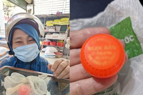 Đánh rơi chỉ vàng tích cóp 2 năm, người phụ nữ vỡ òa khi nhận lại nhờ lòng tốt của người lạ