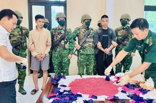 Bắt 2 đối tượng vận chuyển thuê lượng lớn ma túy