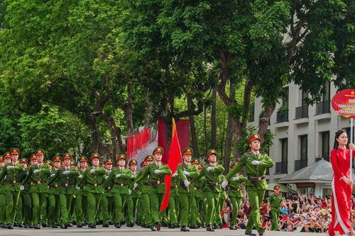 Xứng danh anh hùng, tận hiến vì bình yên của nhân dân