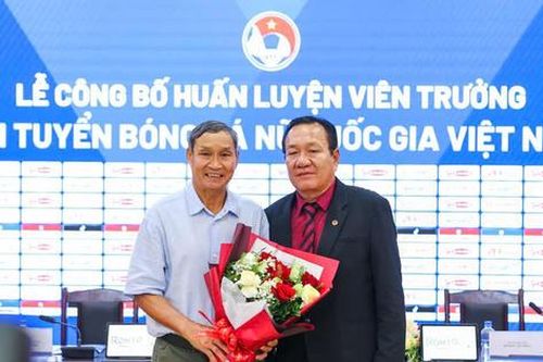 Huấn luyện viên Hoàng Văn Phúc đảm nhận vị trí 'thuyền trưởng' Đội tuyển nữ Việt Nam