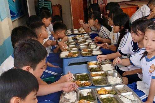 Thí điểm 'Tick xanh trách nhiệm' nâng cao chất lượng suất ăn học đường