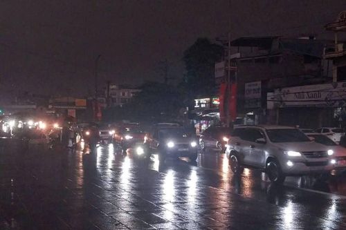 Bầu trời Thái Nguyên 7h sáng tối đen lạ lùng
