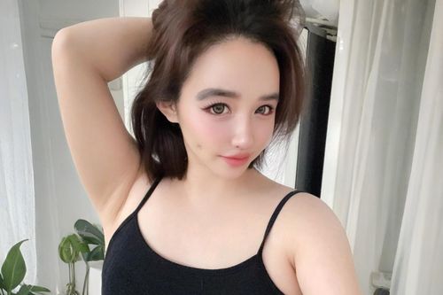 Park Bom lại gây xôn xao