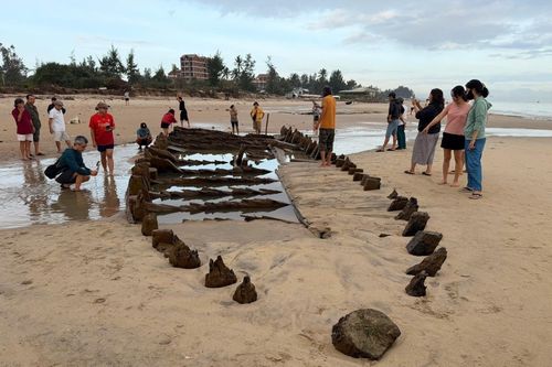 Tình trạng xác tàu cổ sau 5 tháng trồi lên ở bãi biển Hội An