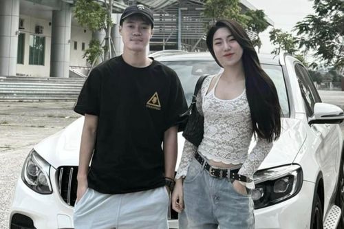 Em gái Văn Toàn cưới