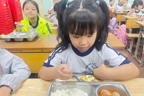 Đặt ra yêu cầu cao đối với giám sát an toàn thực phẩm trong trường học