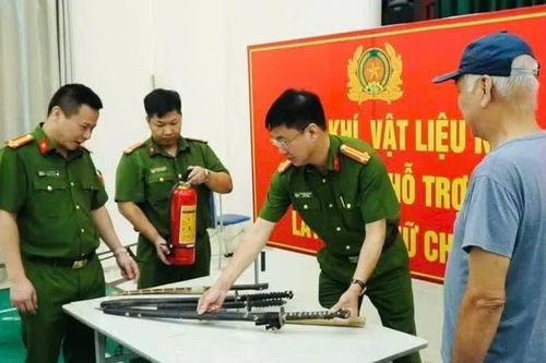 Nắm chắc các quy định về quản lý, sử dụng vũ khí, vật liệu nổ, công cụ hỗ trợ